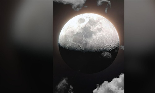 این عکس خارق‌العاده از ماه با دوربین گلکسی M21 گرفته شده است